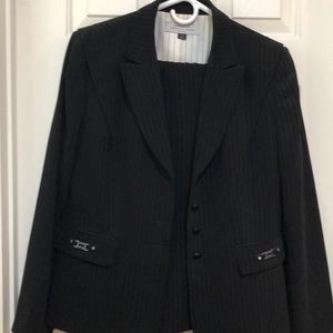 Tahari Suite Black Stripe 12p